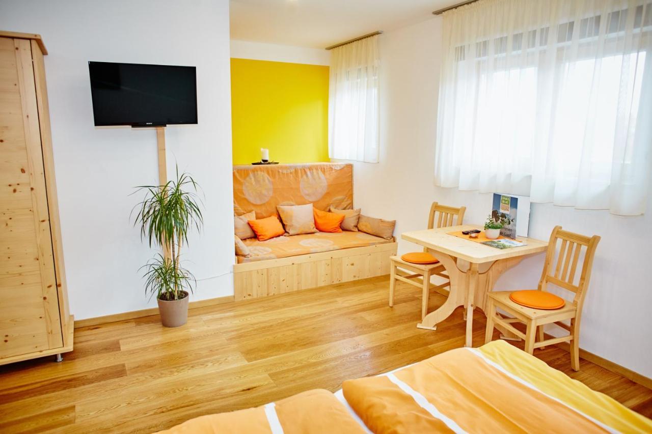 Schmankerl Und Gast Bed & Breakfast Rohrendorf bei Krems Luaran gambar